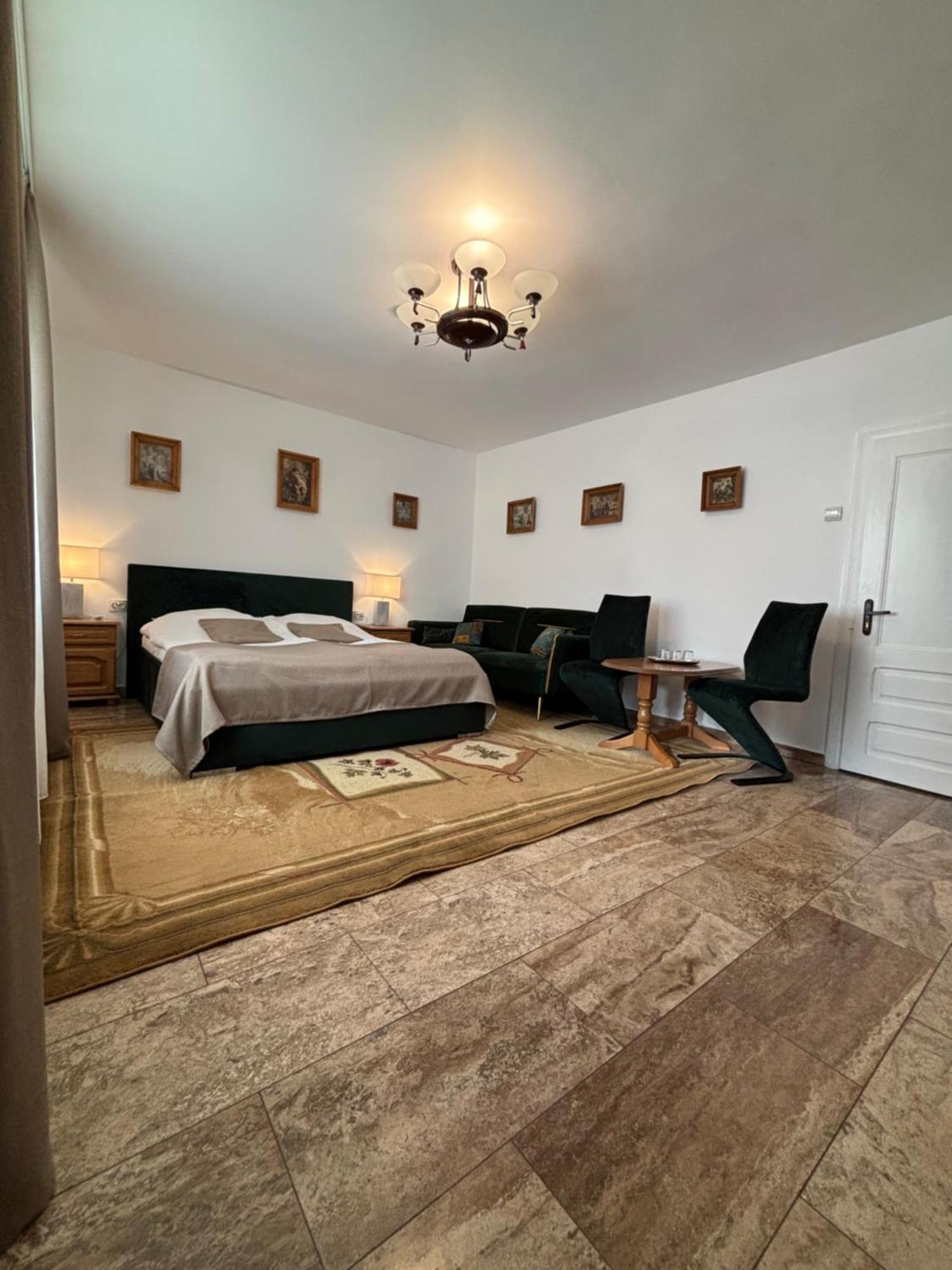 Pensiunea Casa-Stefanel Sadova  Exteriör bild