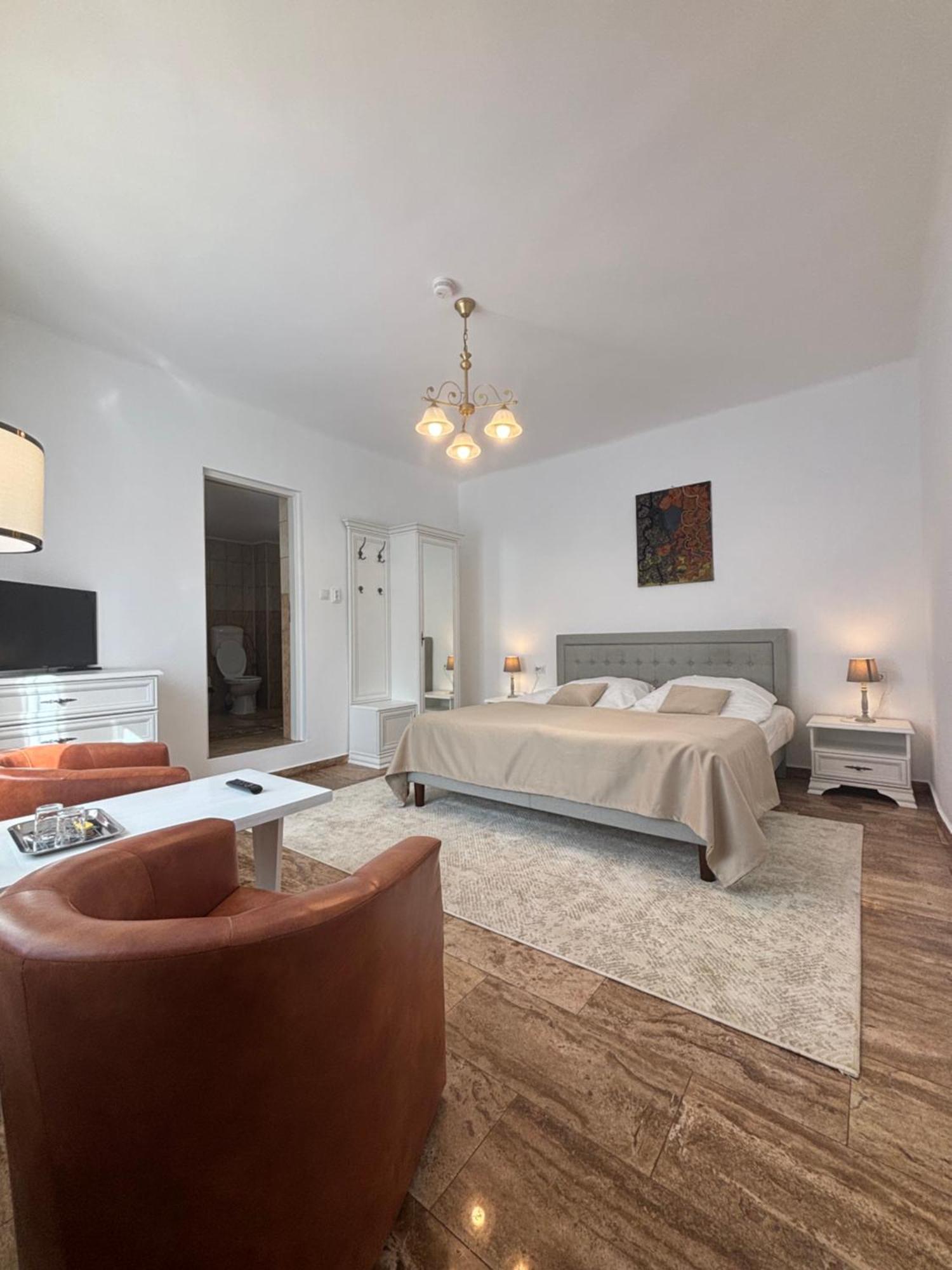 Pensiunea Casa-Stefanel Sadova  Exteriör bild