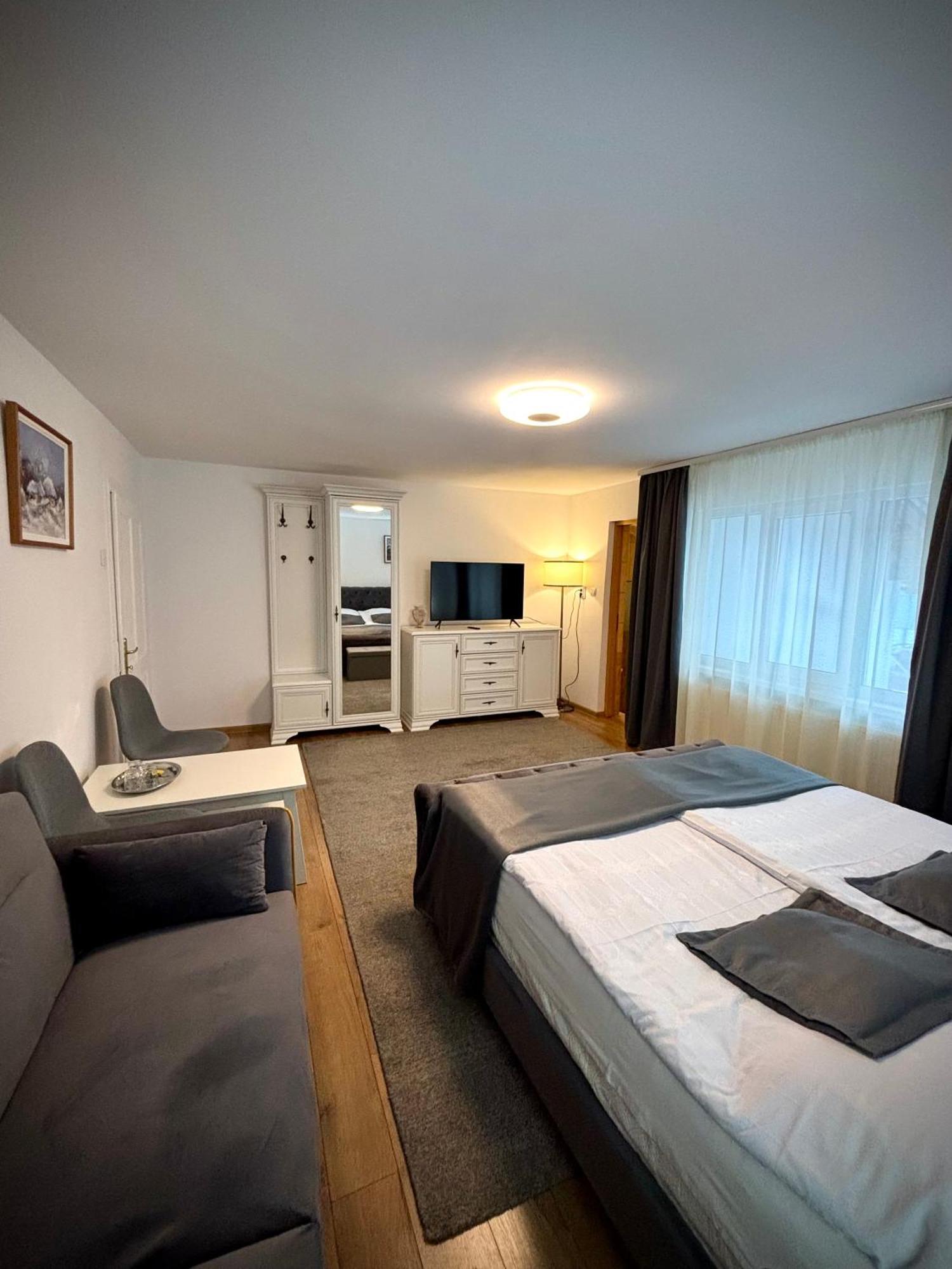 Pensiunea Casa-Stefanel Sadova  Exteriör bild