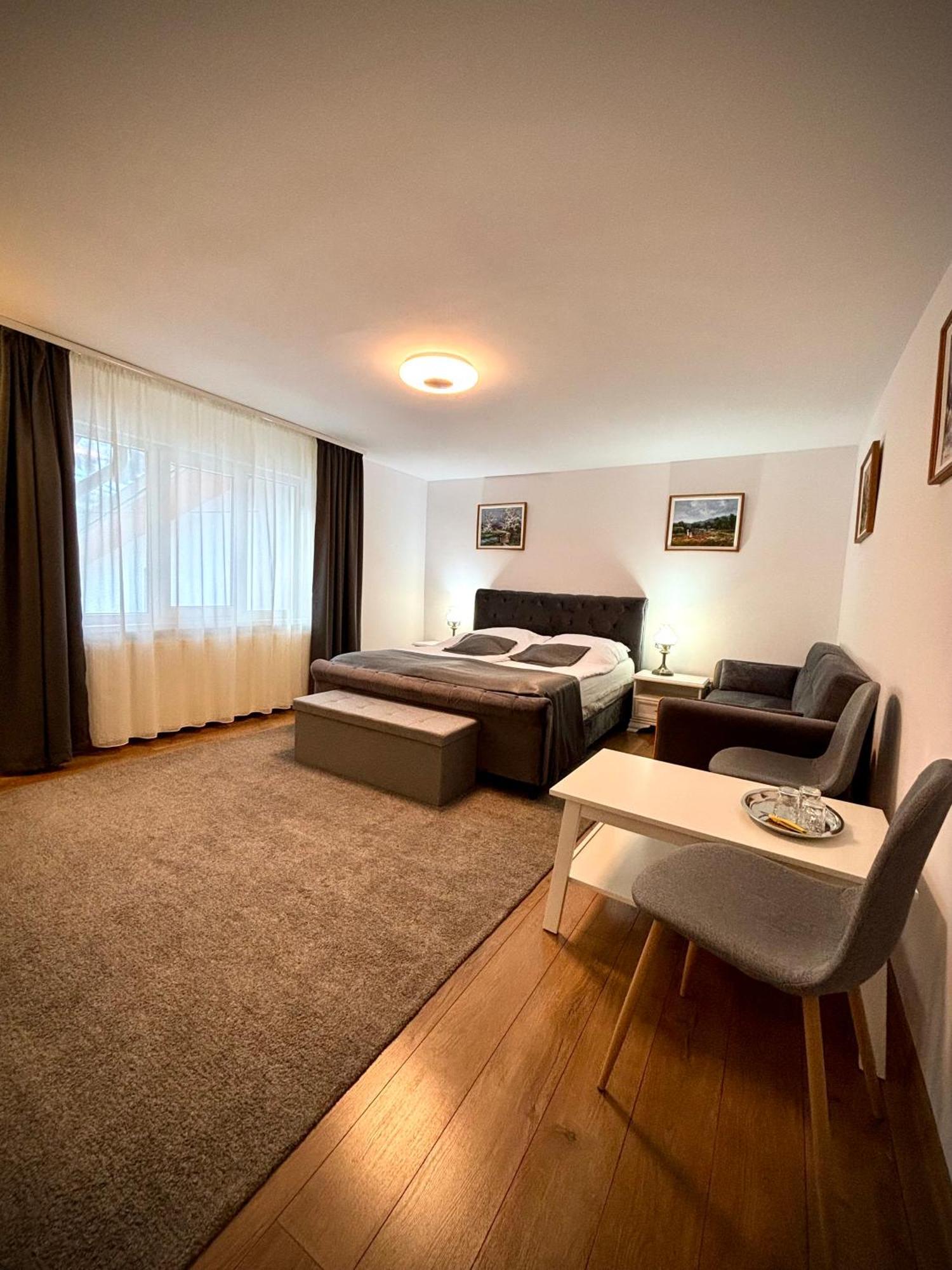 Pensiunea Casa-Stefanel Sadova  Exteriör bild