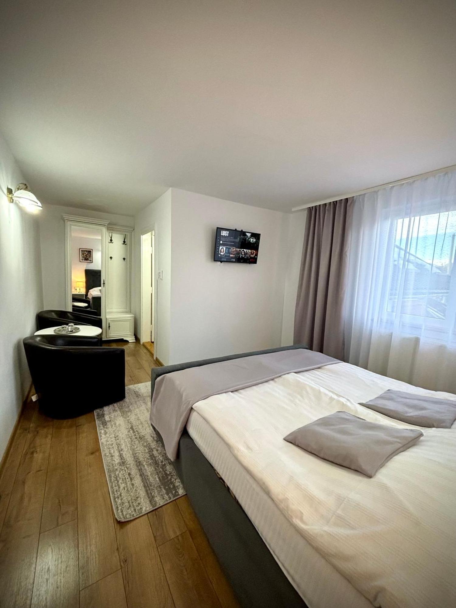 Pensiunea Casa-Stefanel Sadova  Exteriör bild