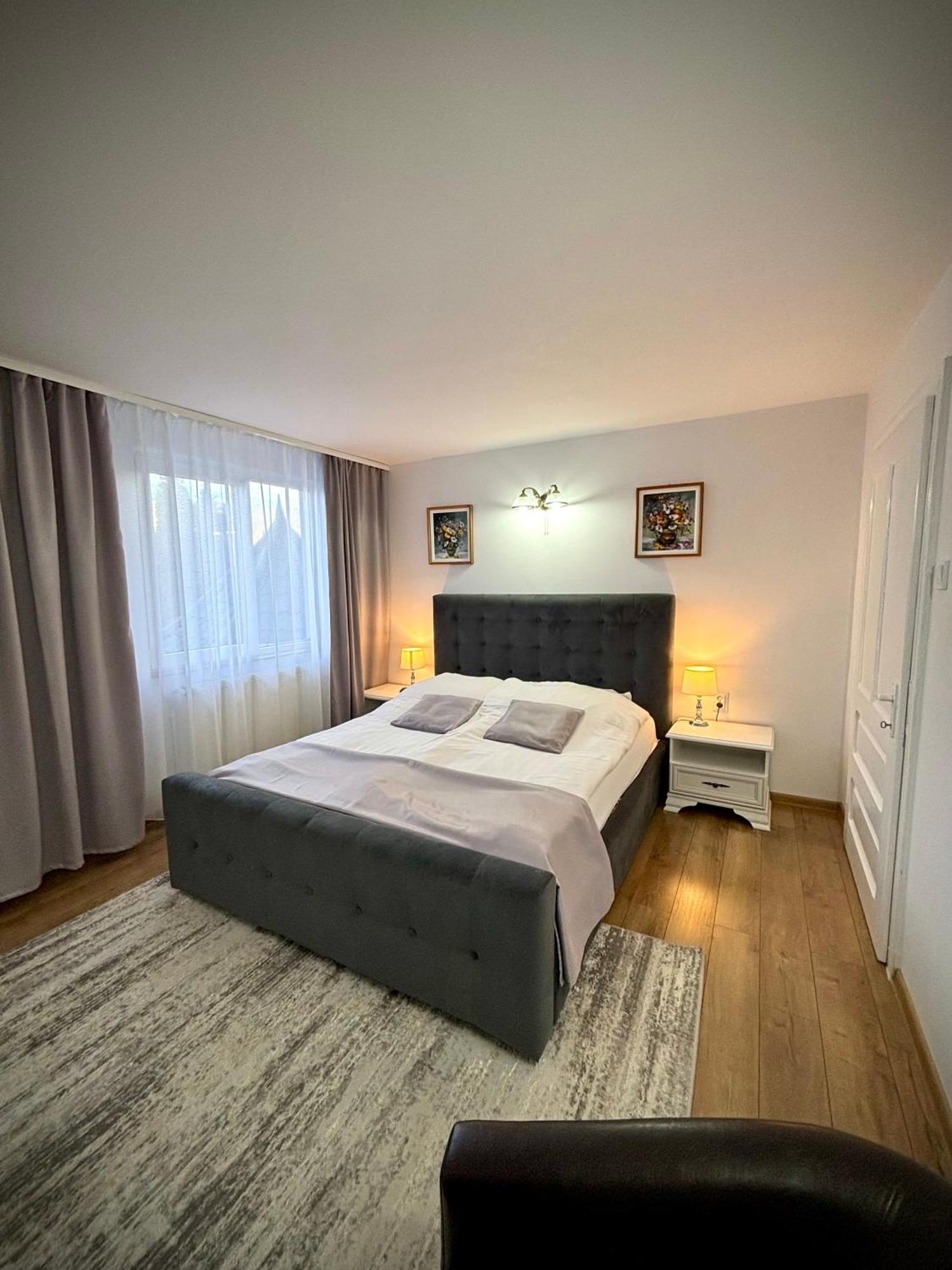 Pensiunea Casa-Stefanel Sadova  Exteriör bild