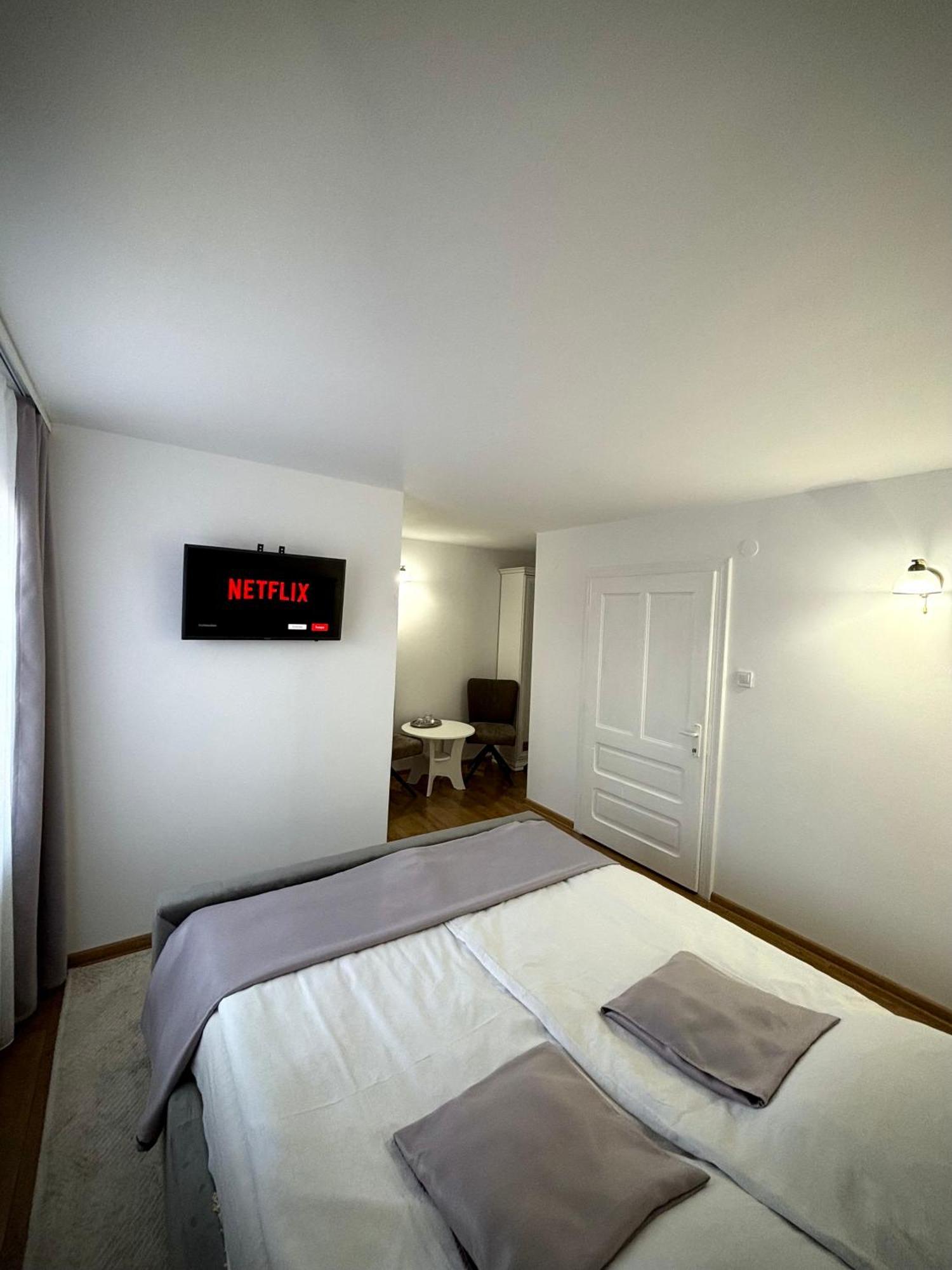 Pensiunea Casa-Stefanel Sadova  Exteriör bild